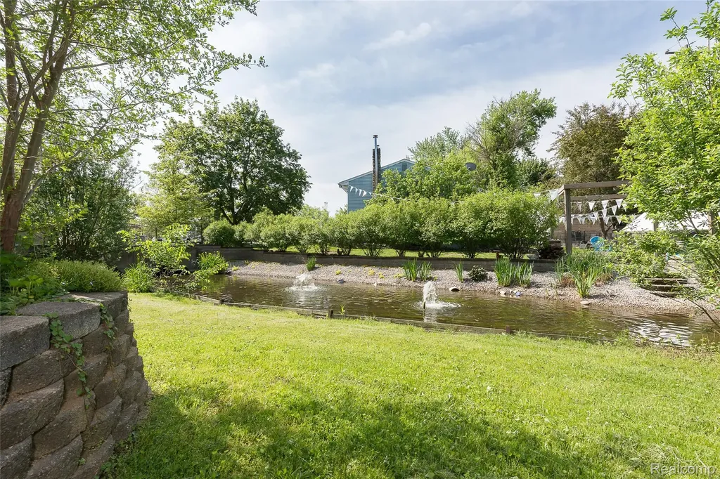 1107 Odessa Drive Holly Village MI 48442
