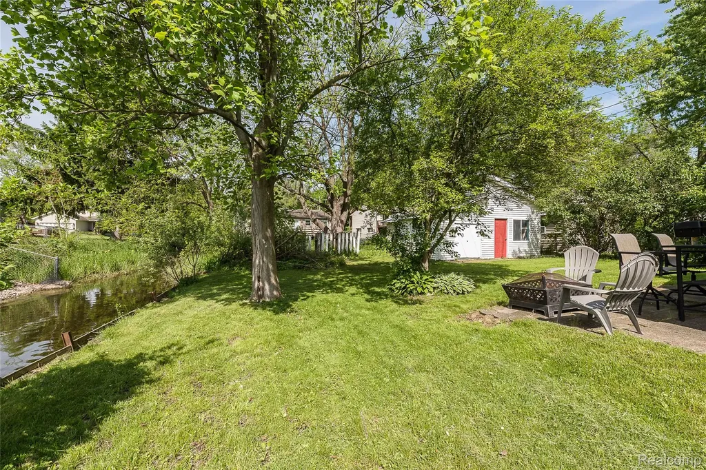 1107 Odessa Drive Holly Village MI 48442