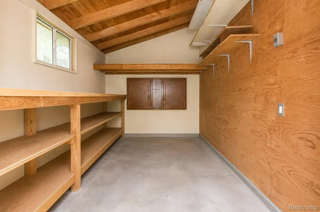 1107 Odessa Drive Holly Village MI 48442