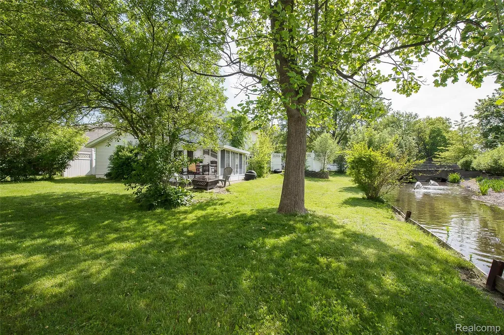 1107 Odessa Drive Holly Village MI 48442