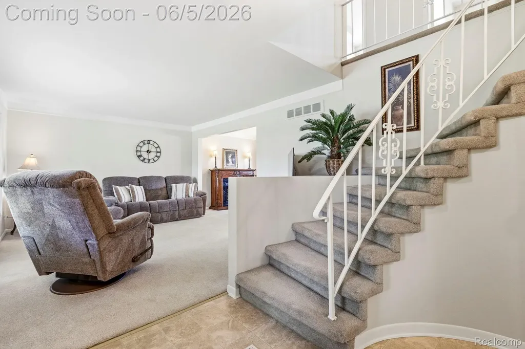32040 Cambridge Drive Warren City MI 48093
