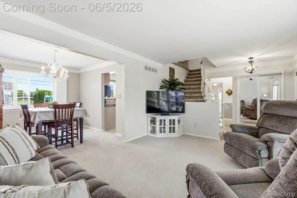 32040 Cambridge Drive Warren City MI 48093