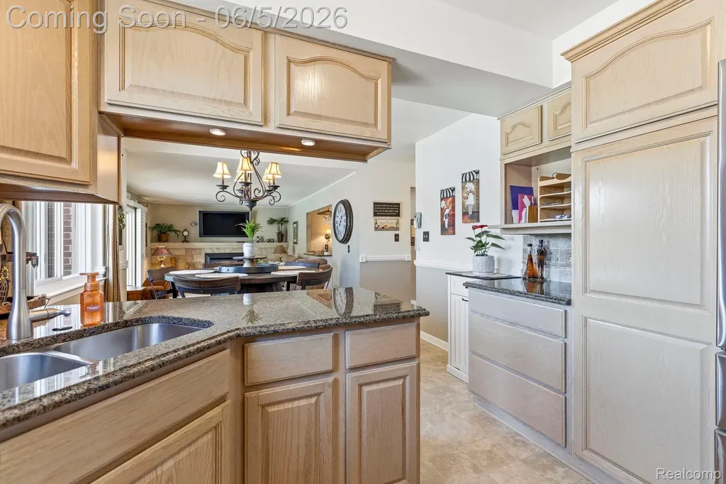 32040 Cambridge Drive Warren City MI 48093