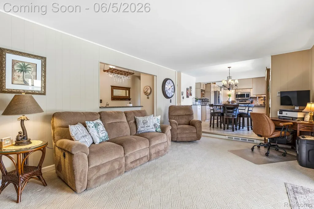 32040 Cambridge Drive Warren City MI 48093