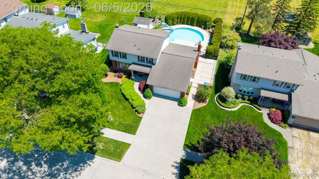 32040 Cambridge Drive Warren City MI 48093