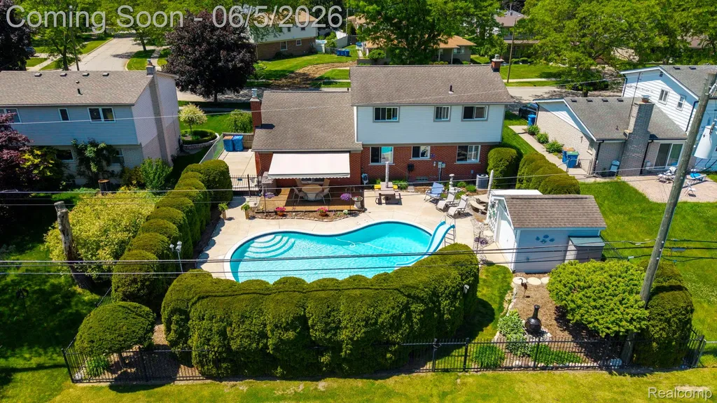 32040 Cambridge Drive Warren City MI 48093