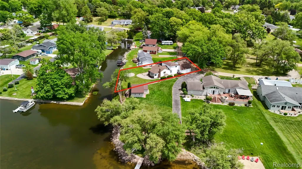 530 Roby Beach Drive Coldwater Township MI 49036