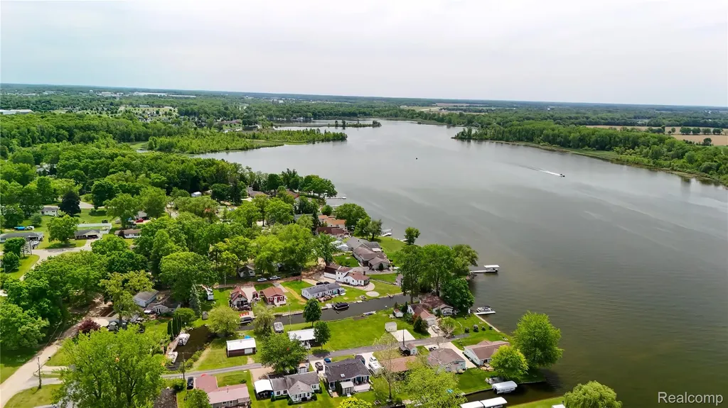 530 Roby Beach Drive Coldwater Township MI 49036