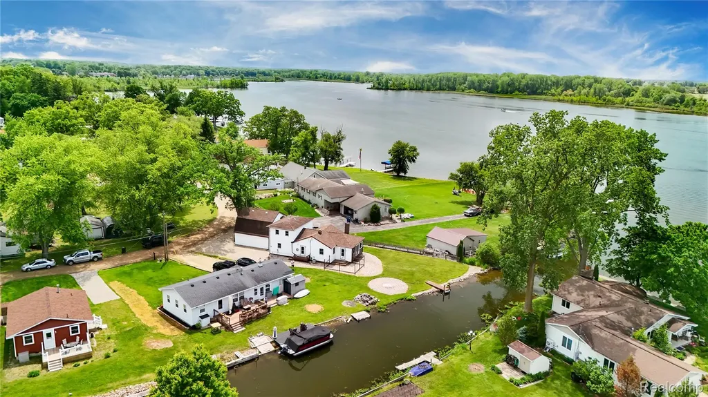 530 Roby Beach Drive Coldwater Township MI 49036