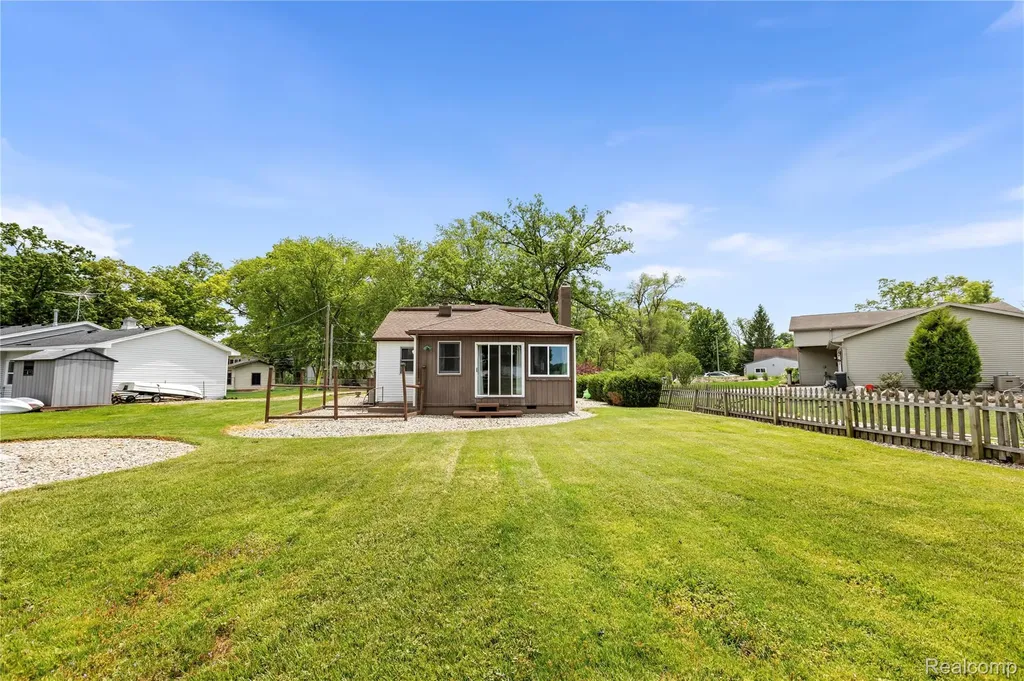 530 Roby Beach Drive Coldwater Township MI 49036