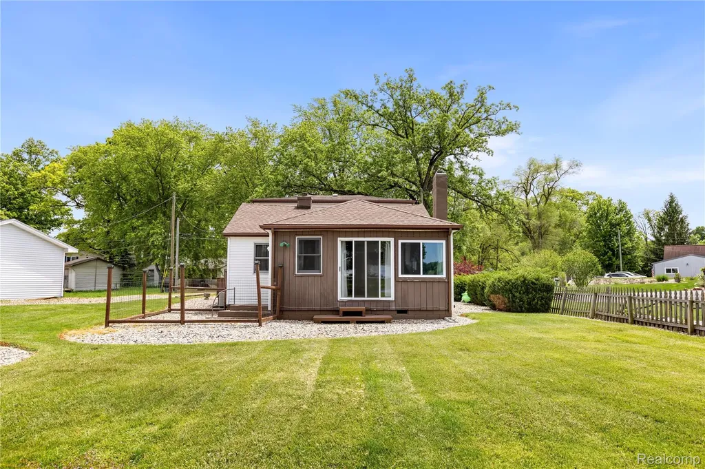 530 Roby Beach Drive Coldwater Township MI 49036