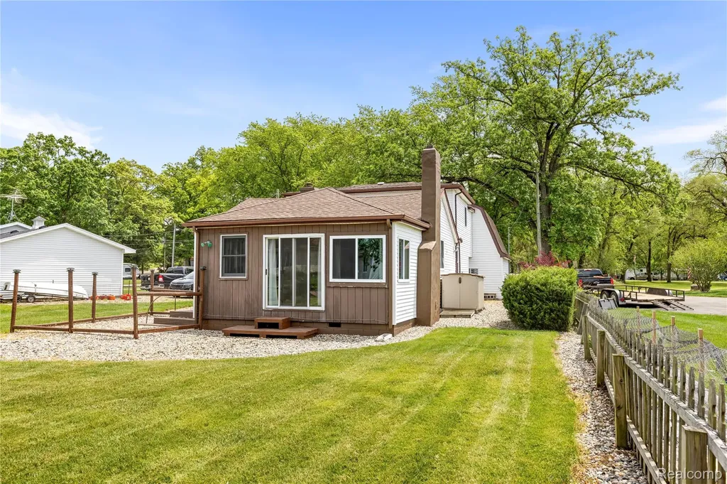 530 Roby Beach Drive Coldwater Township MI 49036