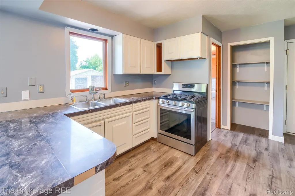 5495 E Coldwater Road Genesee Charter Township MI 48506