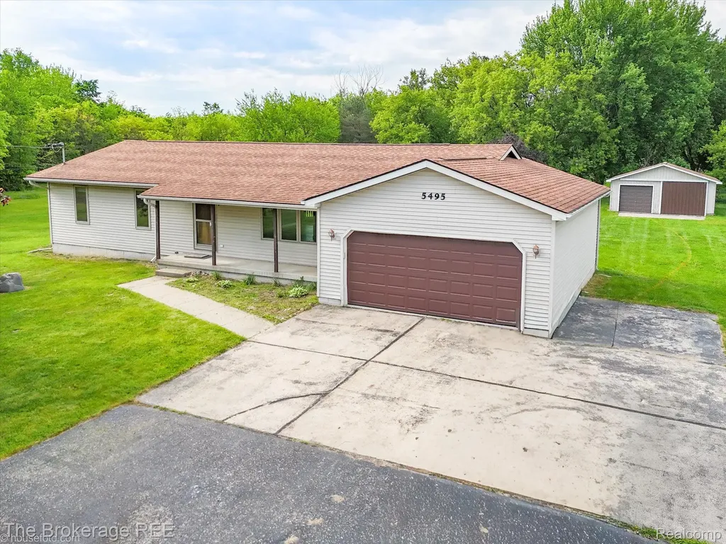 5495 E Coldwater Road Genesee Charter Township MI 48506