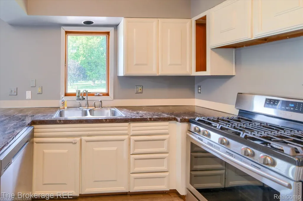 5495 E Coldwater Road Genesee Charter Township MI 48506