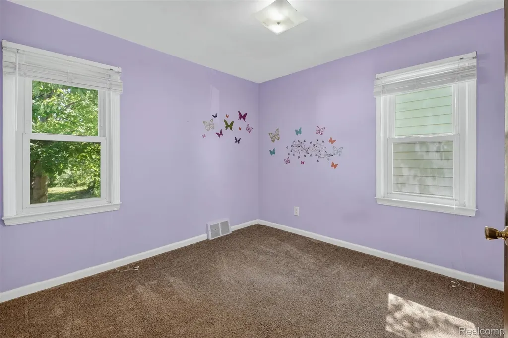 33953 Glover Street Wayne City MI 48184