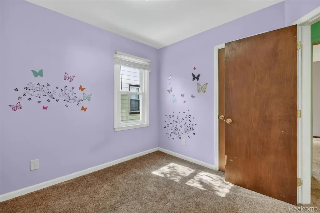 33953 Glover Street Wayne City MI 48184