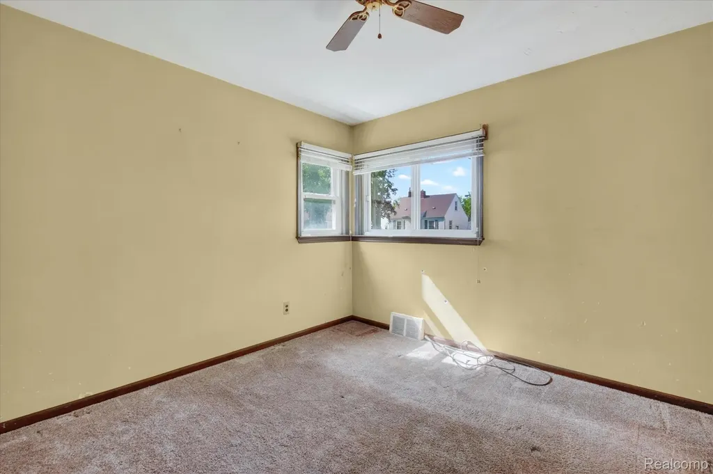 33953 Glover Street Wayne City MI 48184