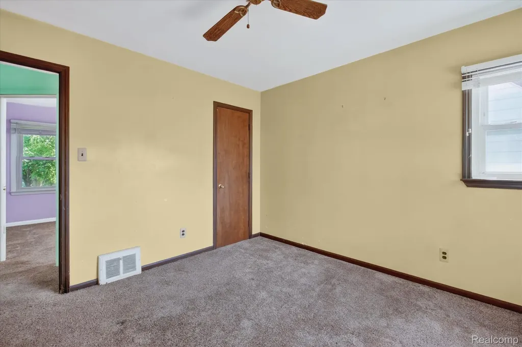 33953 Glover Street Wayne City MI 48184
