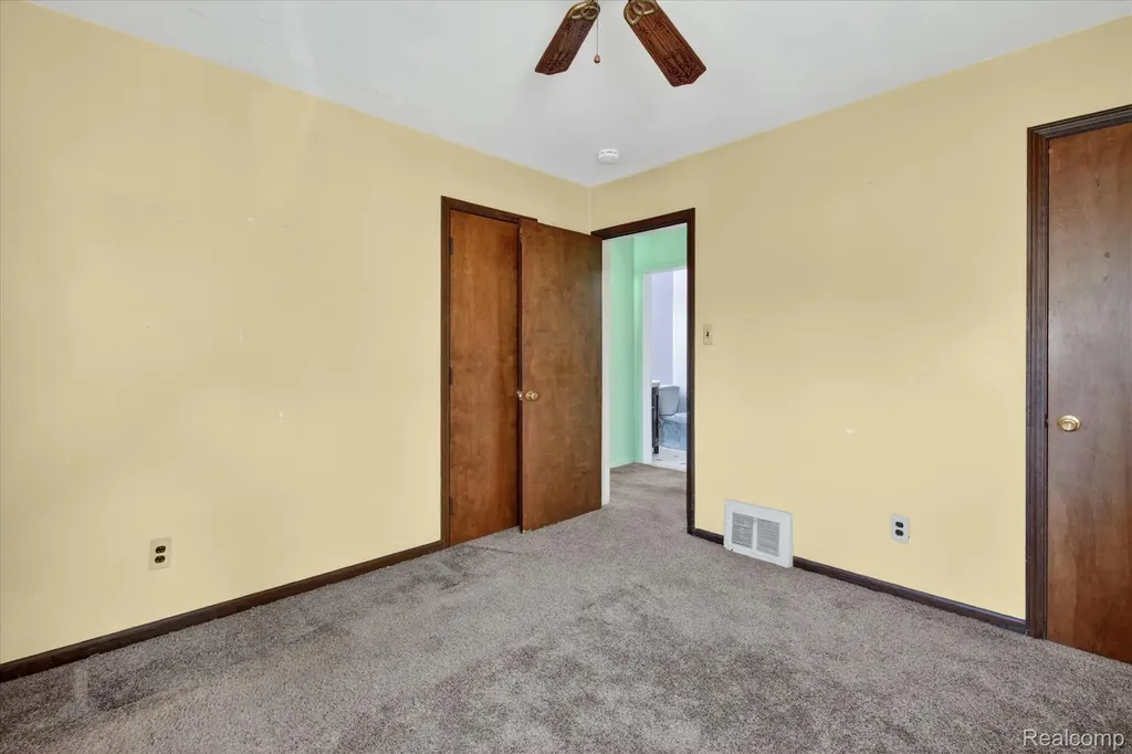 33953 Glover Street Wayne City MI 48184
