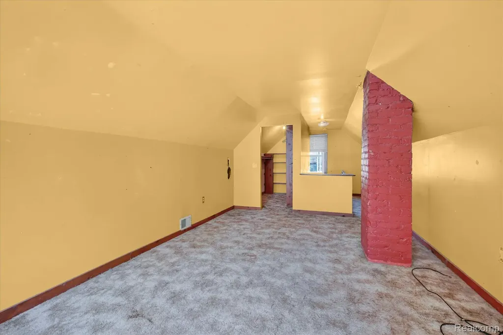 33953 Glover Street Wayne City MI 48184