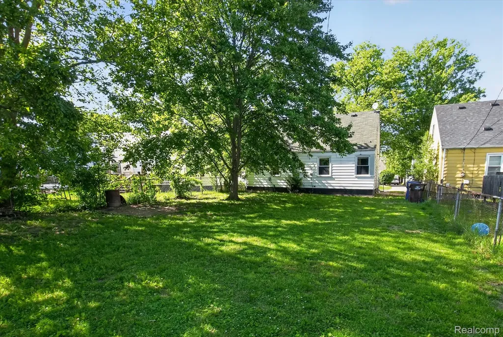 33953 Glover Street Wayne City MI 48184
