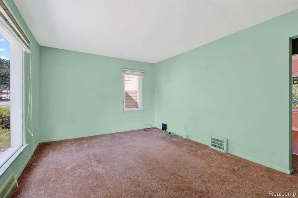 33953 Glover Street Wayne City MI 48184
