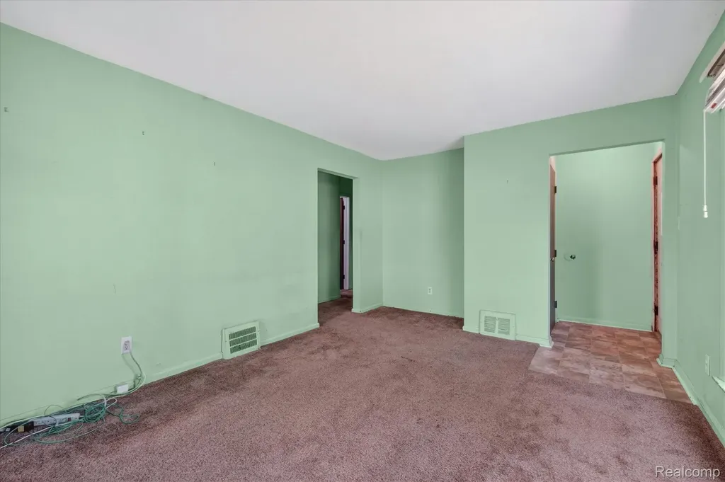 33953 Glover Street Wayne City MI 48184
