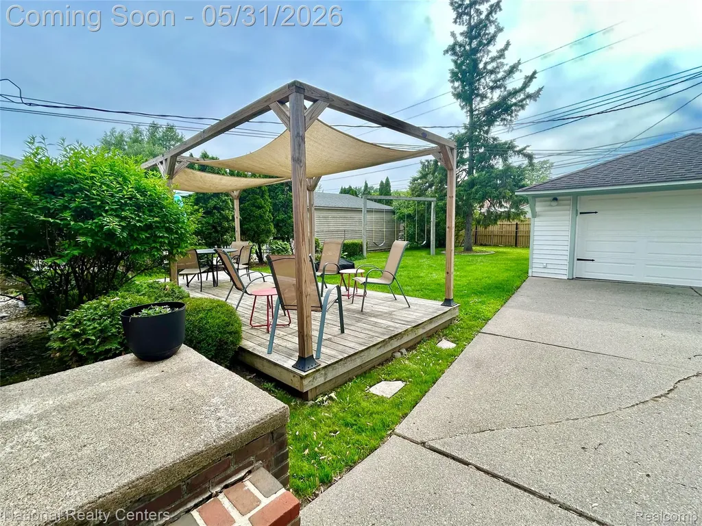 9611 Deering Street Livonia City MI 48150