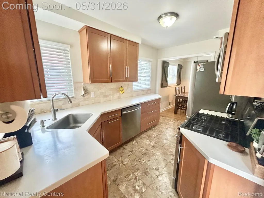 9611 Deering Street Livonia City MI 48150
