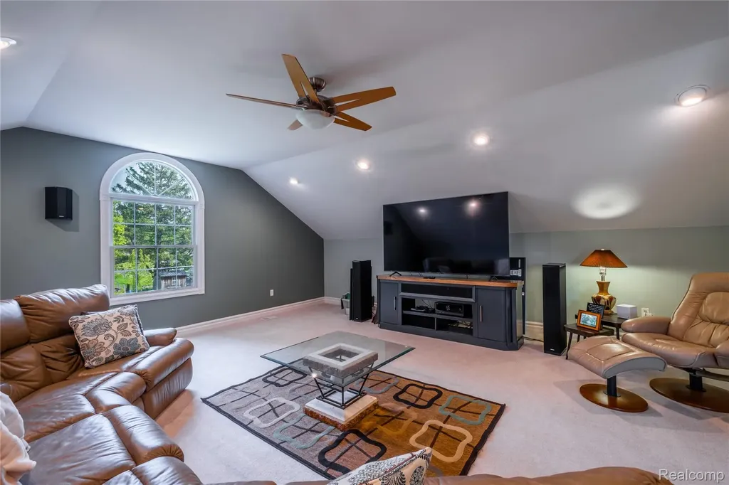 1255 Glendale Street Burton City MI 48509
