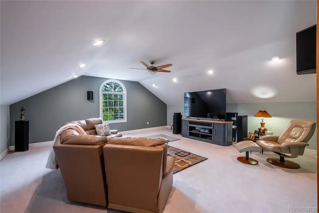 1255 Glendale Street Burton City MI 48509
