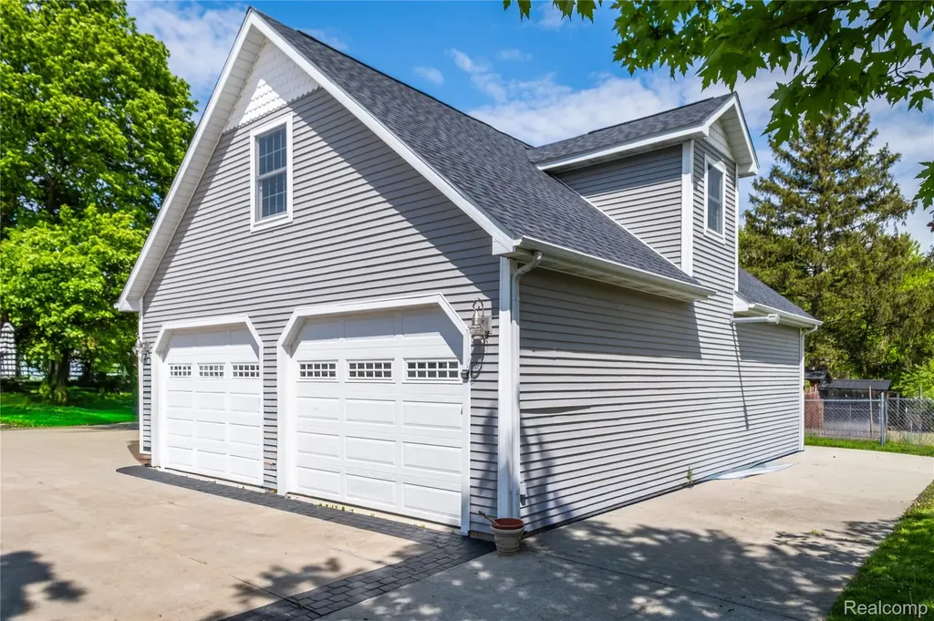 1255 Glendale Street Burton City MI 48509