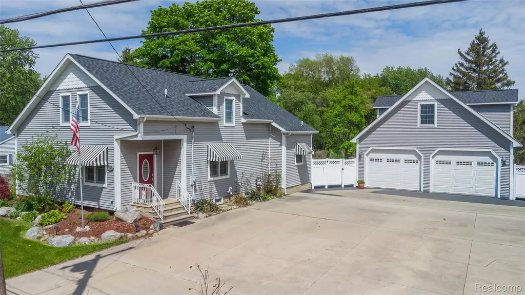 1255 Glendale Street Burton City MI 48509