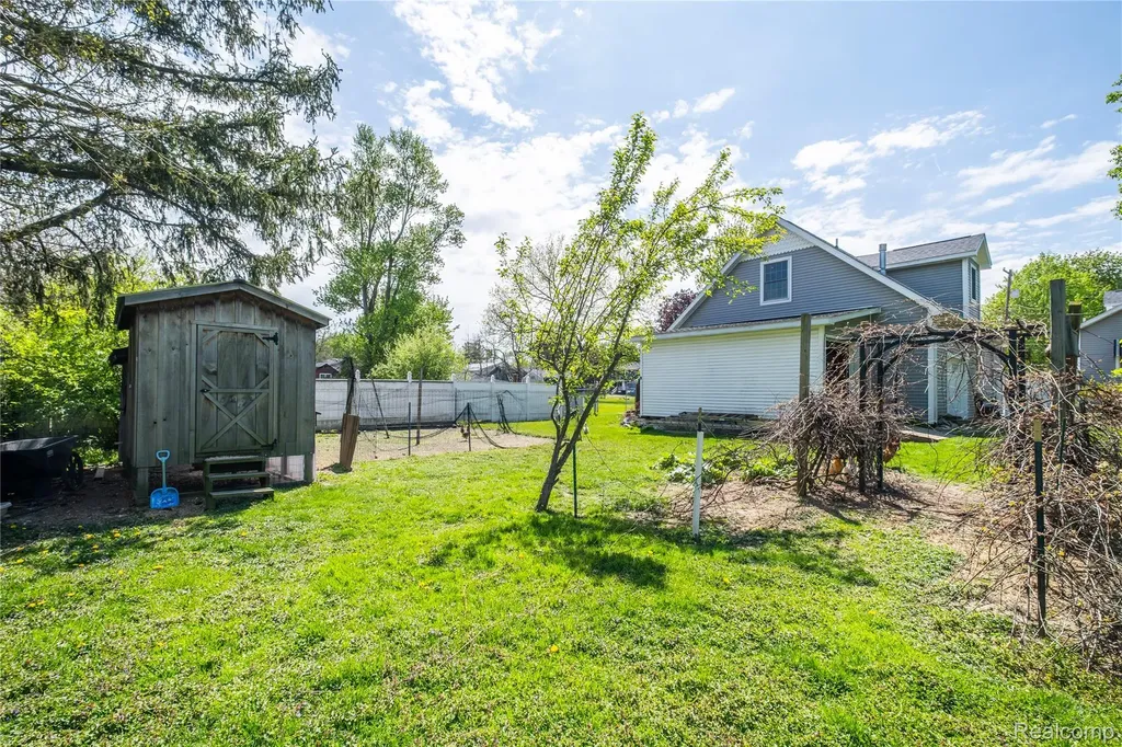 1255 Glendale Street Burton City MI 48509