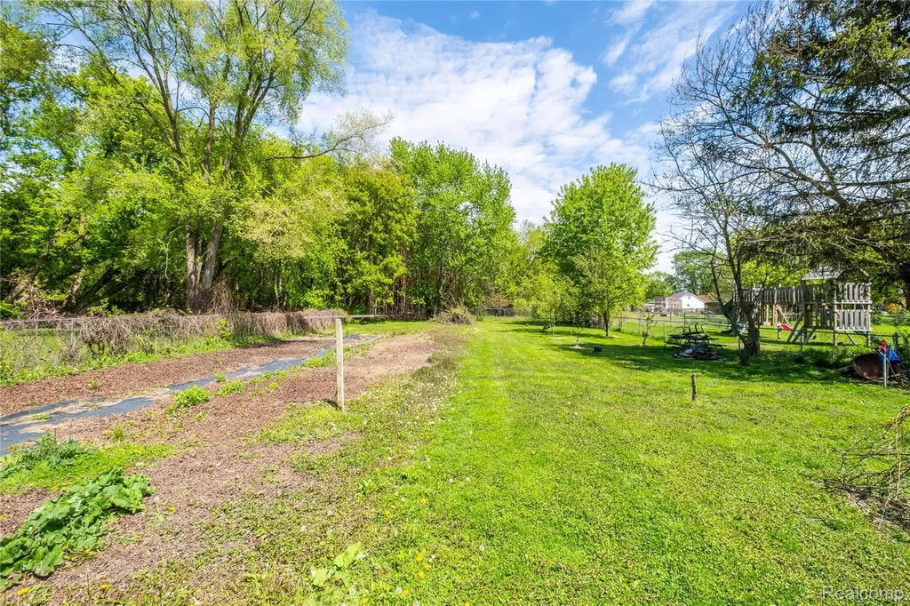 1255 Glendale Street Burton City MI 48509