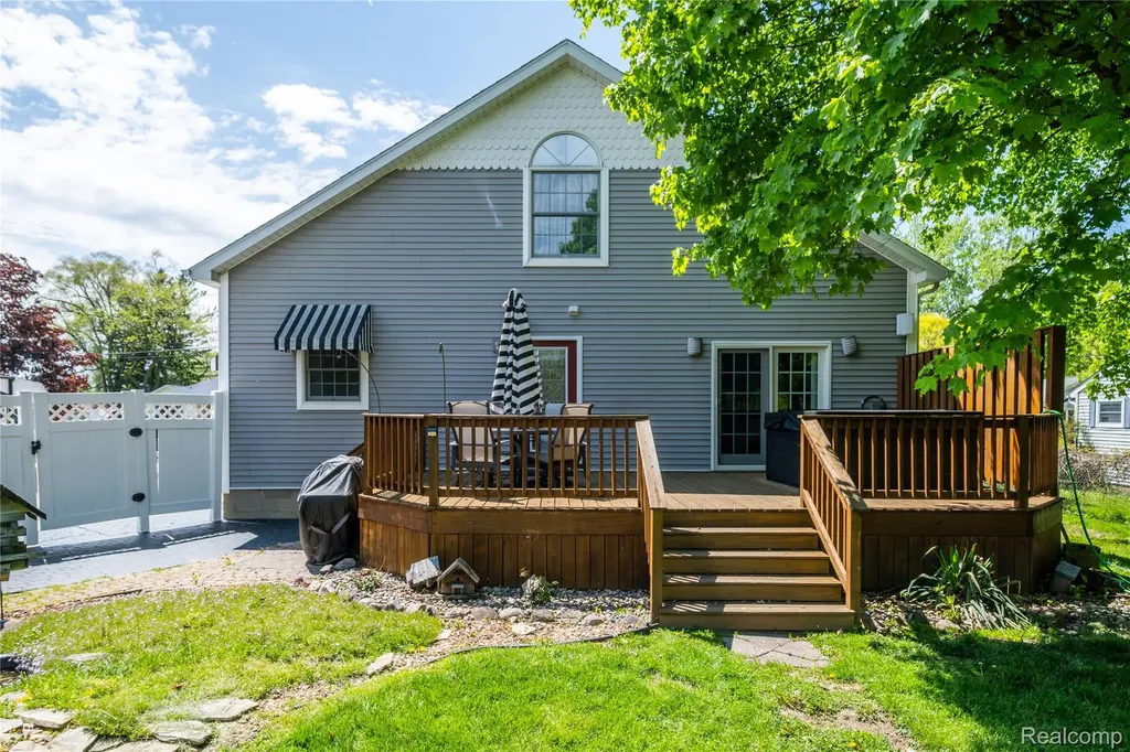 1255 Glendale Street Burton City MI 48509