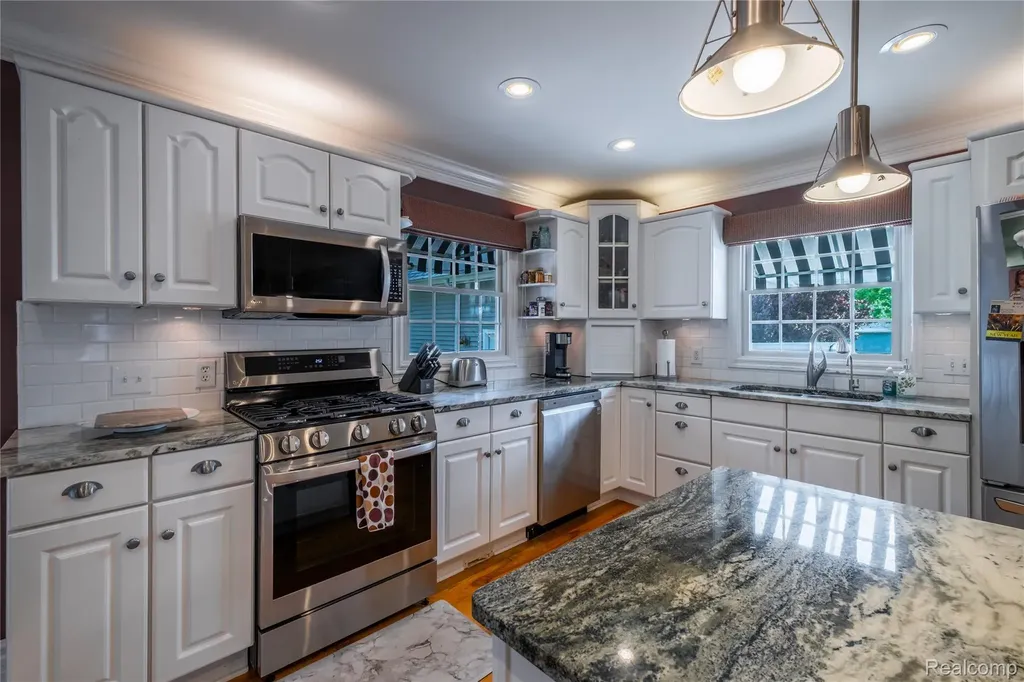 1255 Glendale Street Burton City MI 48509
