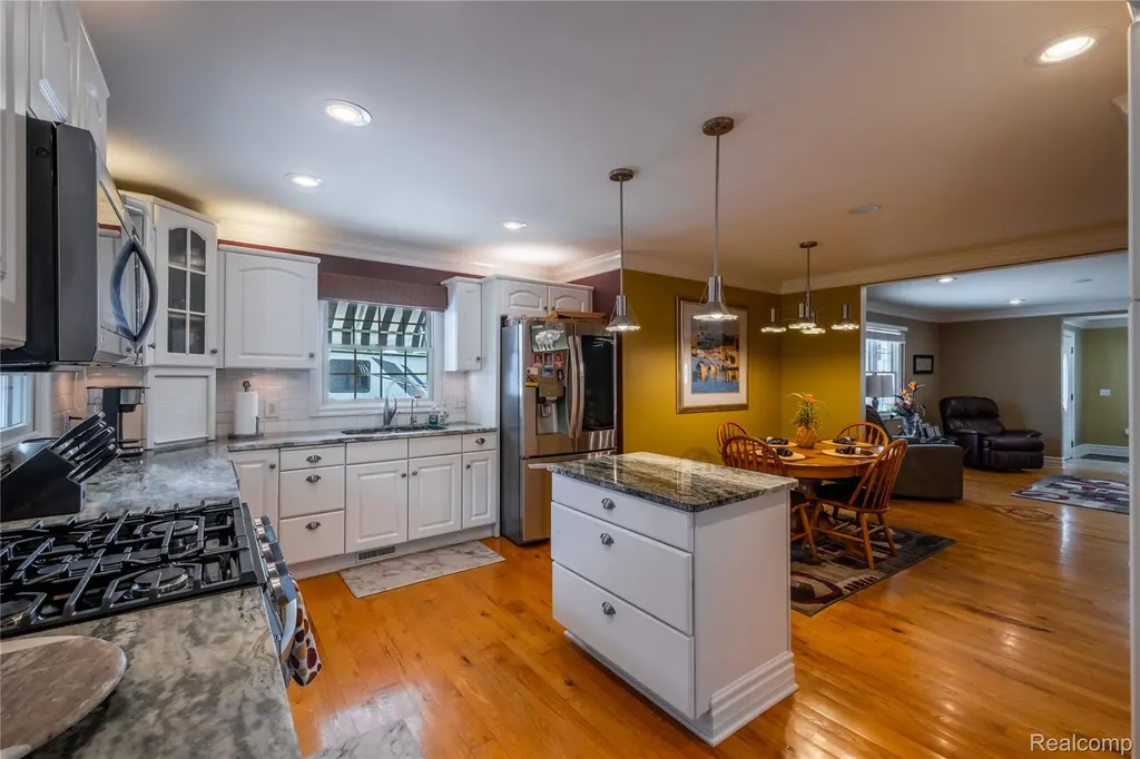 1255 Glendale Street Burton City MI 48509