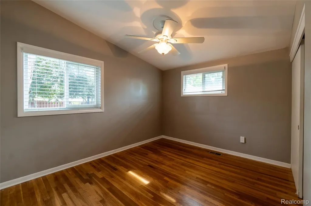 21512 Briarcliff Street St. Clair Shores City MI 48082