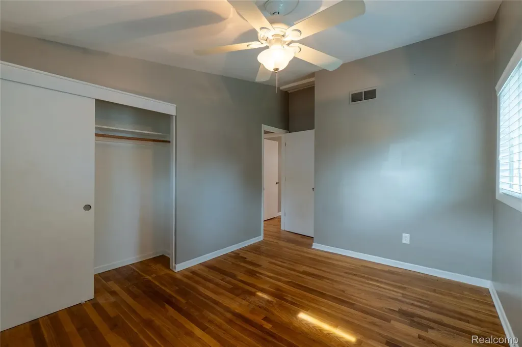 21512 Briarcliff Street St. Clair Shores City MI 48082