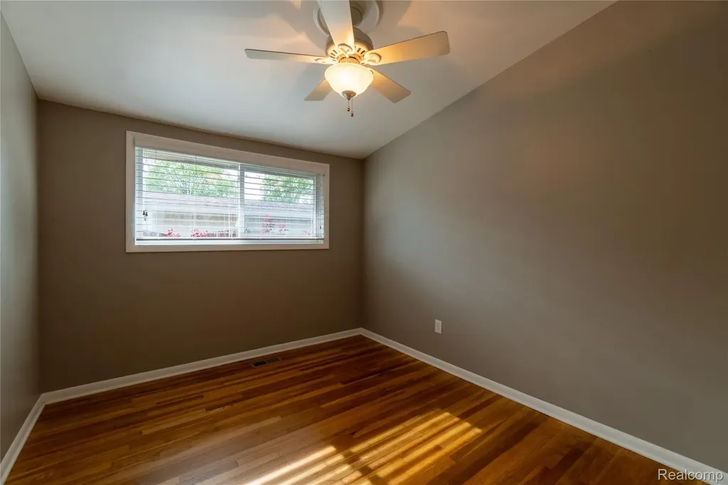 21512 Briarcliff Street St. Clair Shores City MI 48082