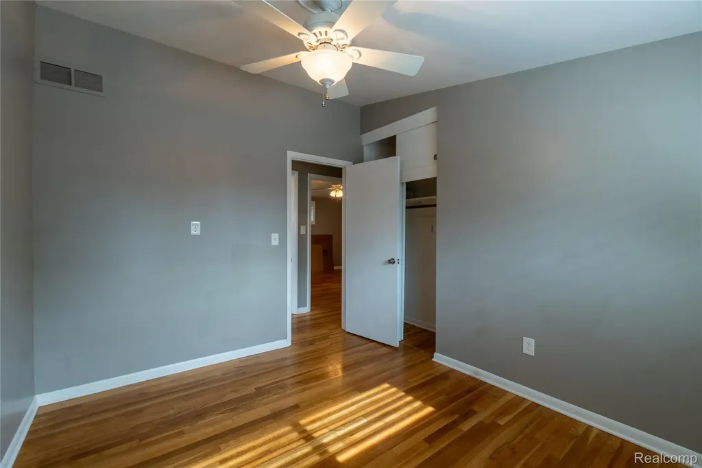 21512 Briarcliff Street St. Clair Shores City MI 48082
