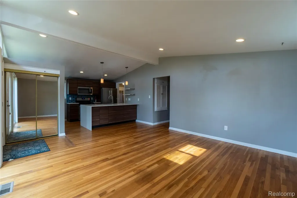 21512 Briarcliff Street St. Clair Shores City MI 48082