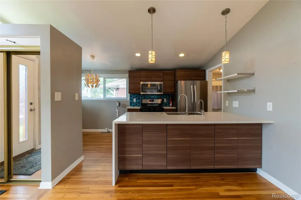 21512 Briarcliff Street St. Clair Shores City MI 48082