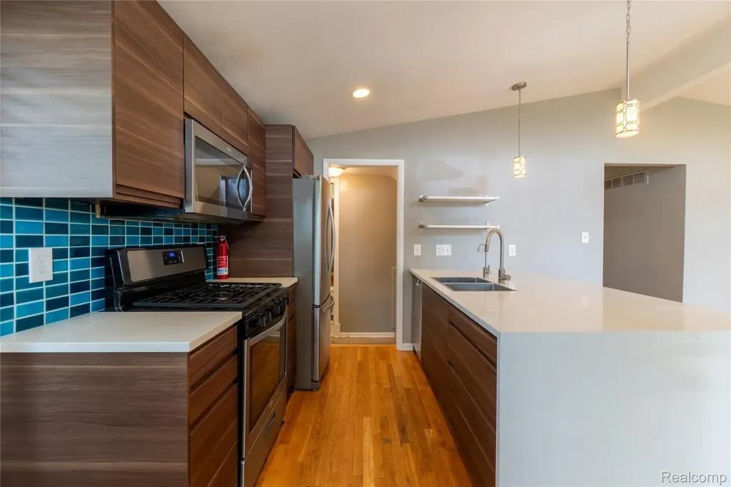 21512 Briarcliff Street St. Clair Shores City MI 48082