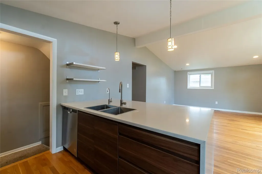 21512 Briarcliff Street St. Clair Shores City MI 48082