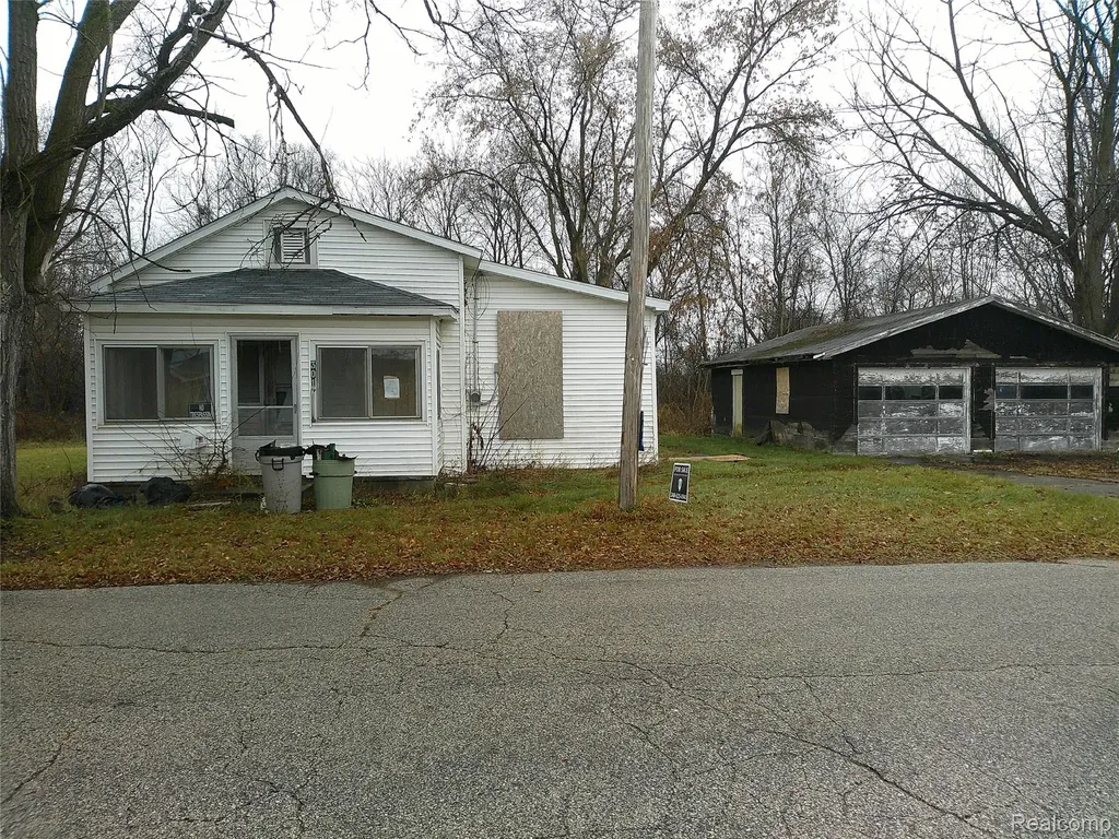 301 Chesaning Street St. Charles Village MI 48655