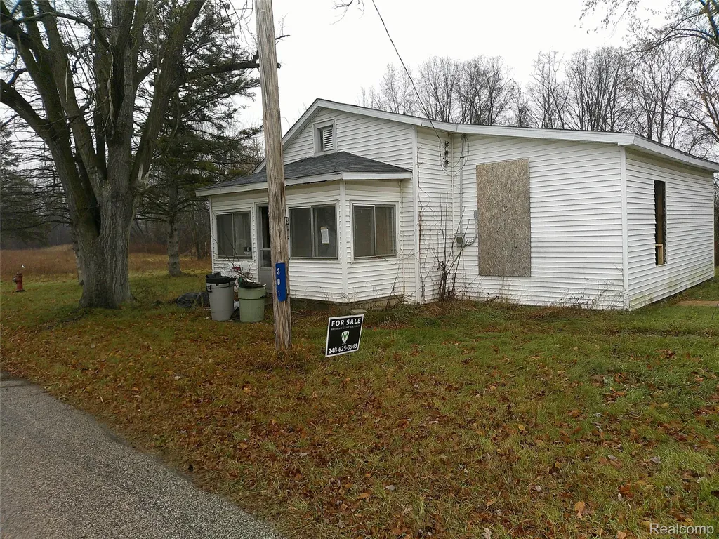 301 Chesaning Street St. Charles Village MI 48655