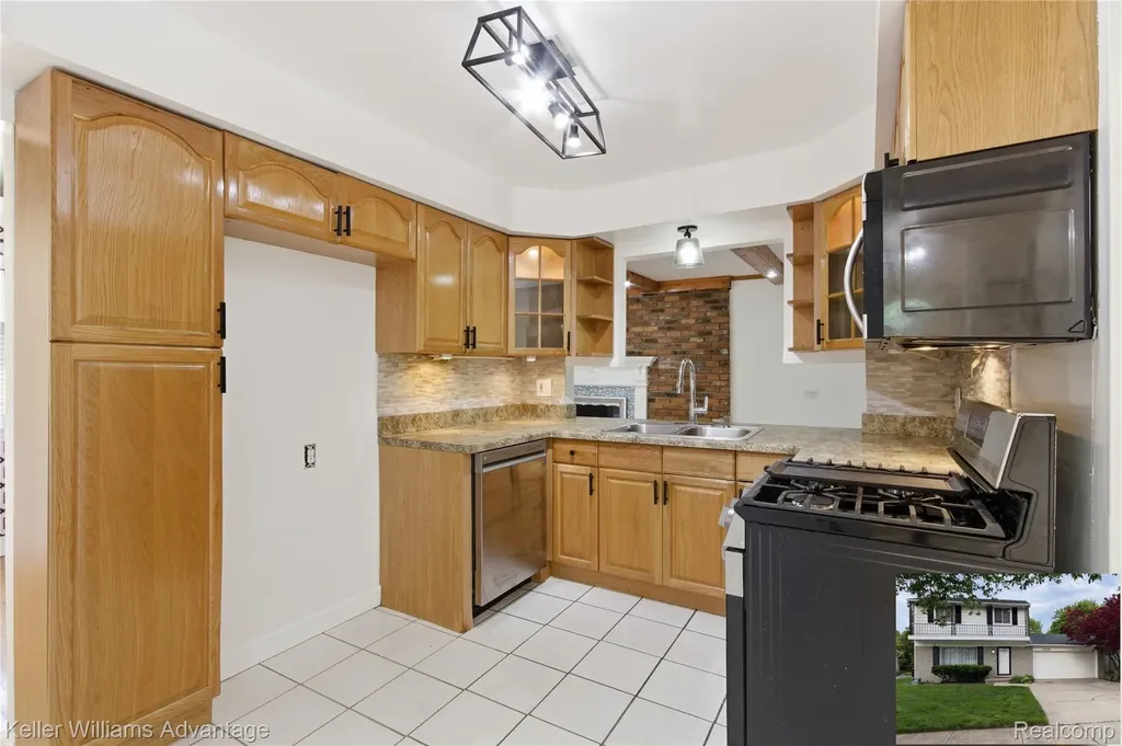 27646 Pierce Street Southfield City MI 48076